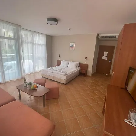 Хотел Eco Palace